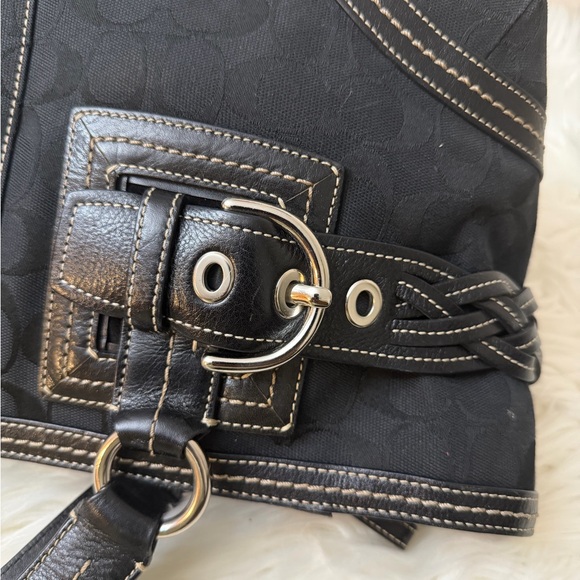 Vintage Coach#05089 Black Shoulder Bag with Buckle Details - Picture 7 of 9